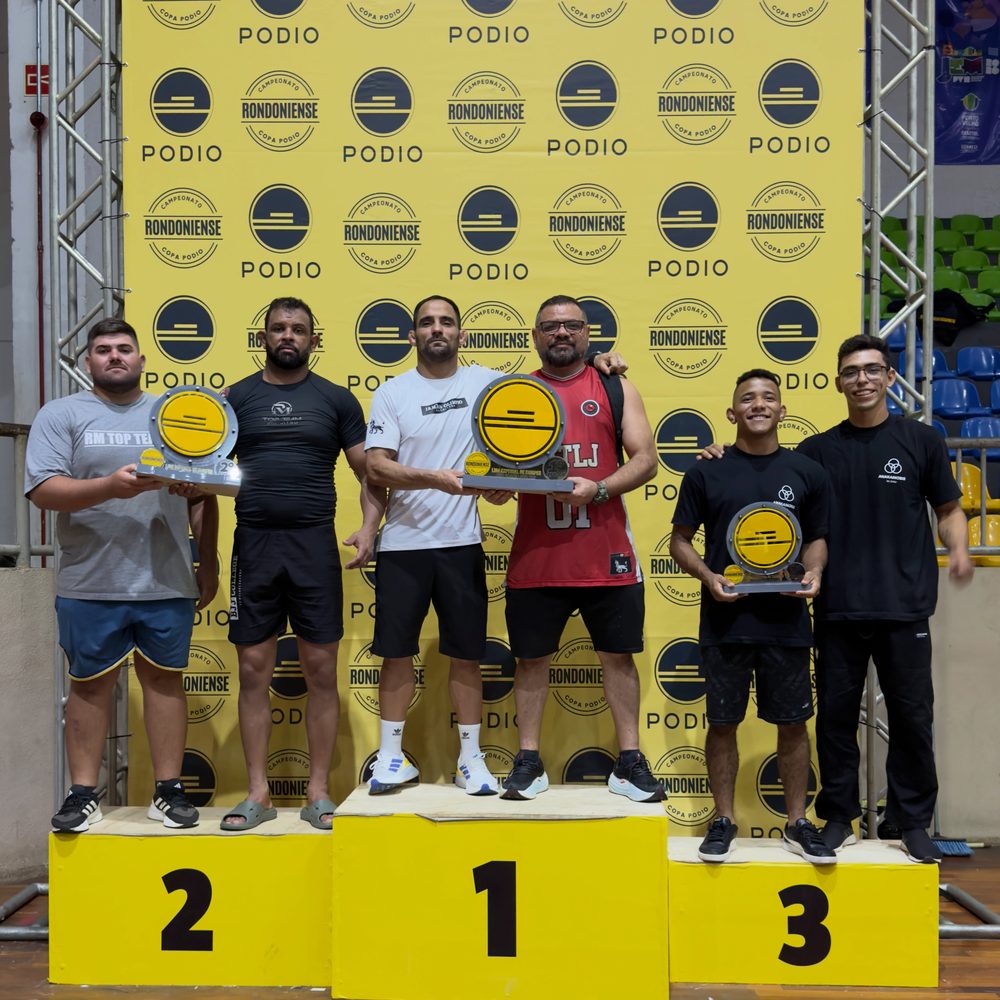 Equipe Irmãos Olímpio no lugar mais alto do pódio, campeã geral da Copa Pódio Rondoniense